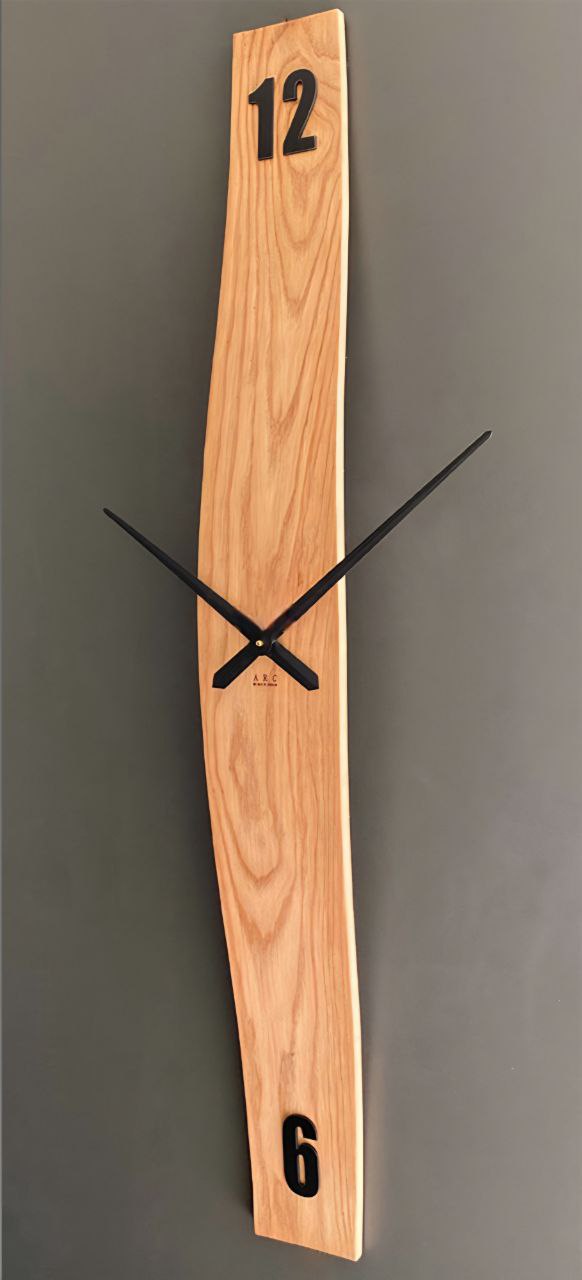 Arc Wanduhr 127 cm – Black Carbon & Eiche | Minimalistische Bogen-Wanduhr aus Holz & Metall von RH Clocks