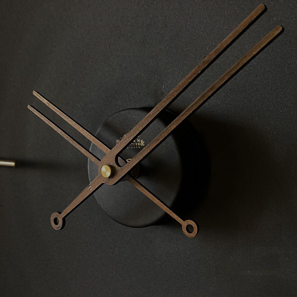 Saj Wanduhr 45 cm + Strahlenarme aus Stahl | Extravagante Designuhr in 5 Farben von RH Clocks