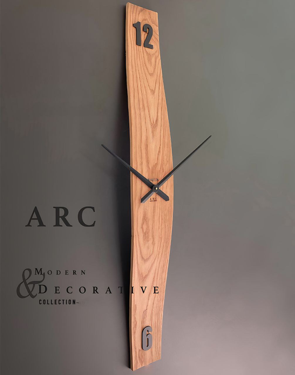 Arc Wanduhr 127 cm – Black Carbon & Eiche | Minimalistische Bogen-Wanduhr aus Holz & Metall von RH Clocks