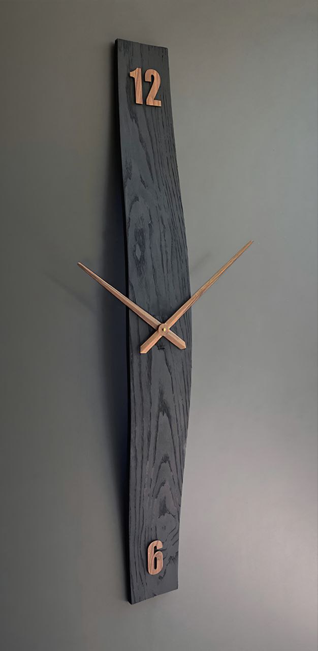 Arc Wanduhr 127 cm – Black Carbon & Eiche | Minimalistische Bogen-Wanduhr aus Holz & Metall von RH Clocks