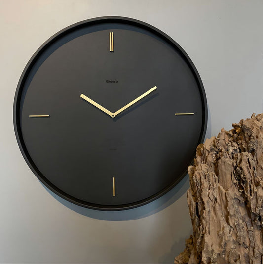 Bronco Wanduhr 60 cm – Gold & Schwarz | Moderne Metall-Designeruhr von RH Clocks