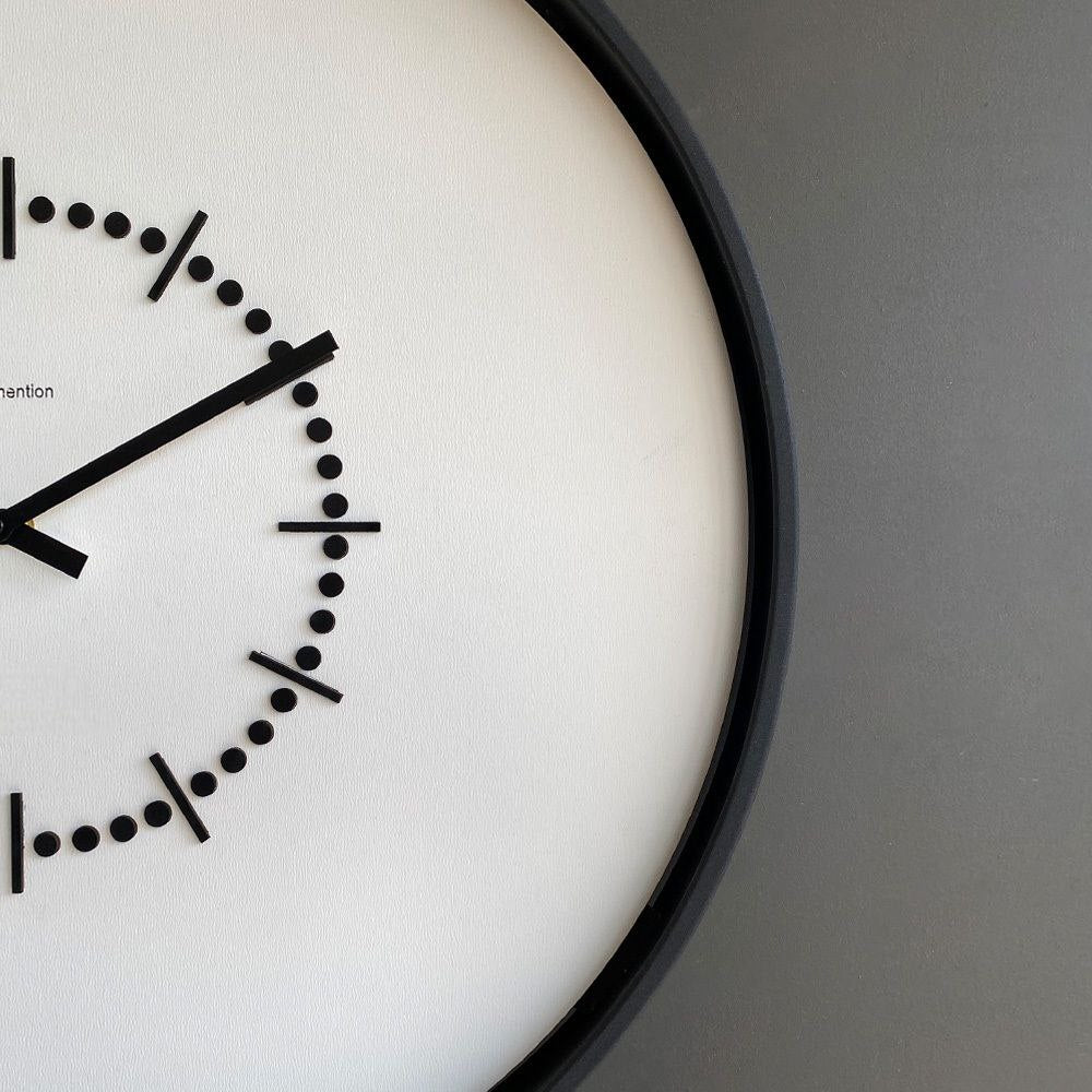 Detail Zifferblatt/Rahmen – Dimension - Weiß