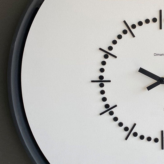 Detail Zifferblatt/Rahmen – Dimension - Weiß