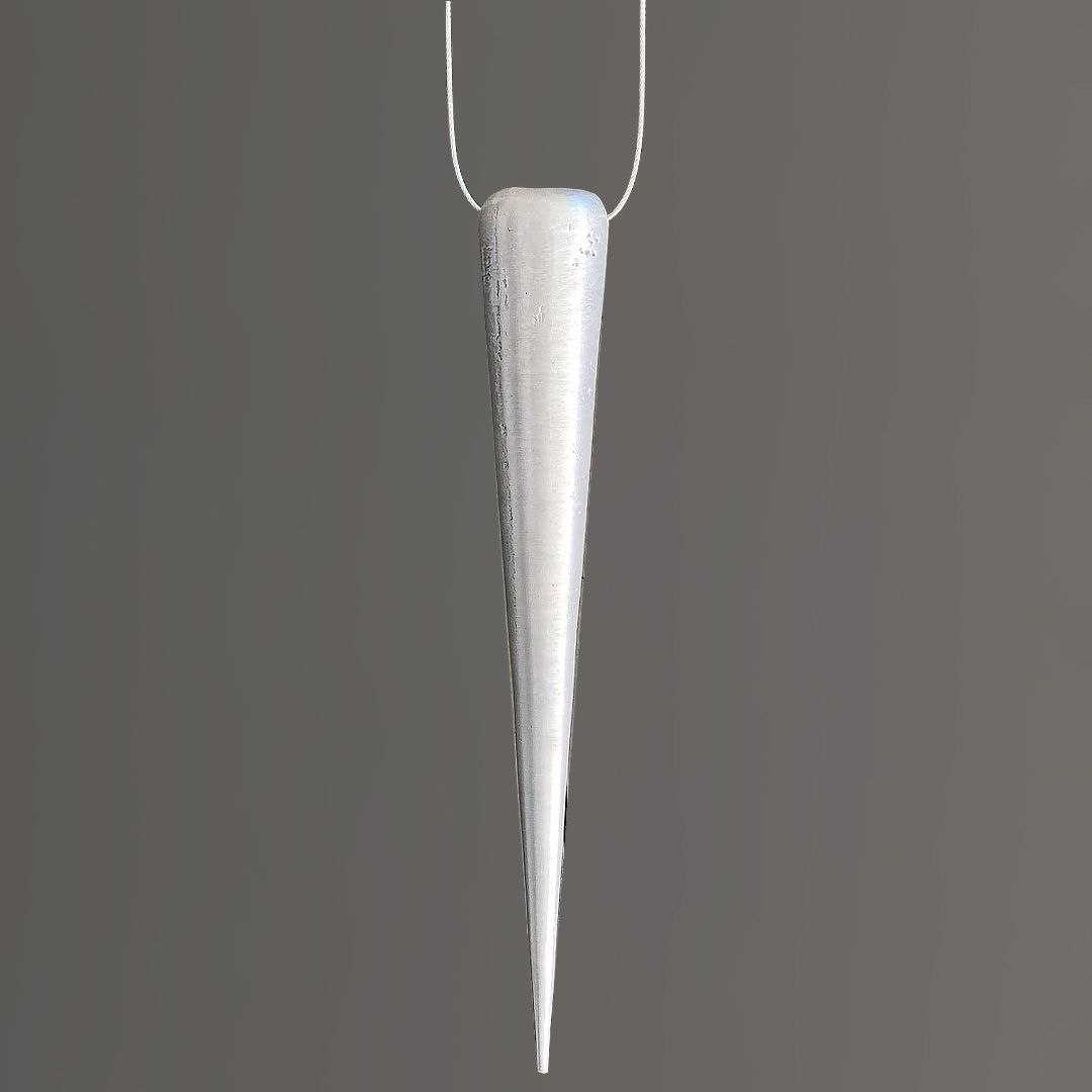 Pendulo Wanduhr 130 cm – Black Carbon & Aluminium | Vertikale Pendel-Designuhr aus Metall von RH Clocks