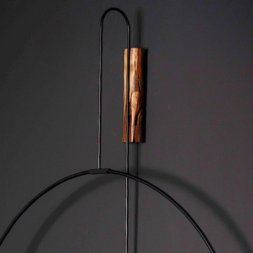 Signal Plus Wanduhr 80 × 110 cm – Black Carbon & Antikgold | Geometrische Metall-Designeruhr von RH Clocks